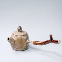 Handgemachte Keramik Teekanne Teezeremonie Wohnkultur Strukturierte Beige Glasur Mit Holzgriff von MadWoodHouse