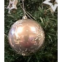 Weihnachten. Weihnachtsbaumschmuck. Stern Form. Unikat, Graue Perle, Christbaumkugel, Baumschmuck. Design von MadameMagpieByBea