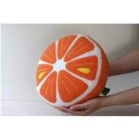 Obstkissen Orange, Zitrone, Limette Oder Grapefruit - Dekoratives Kissen Obstkissen Orange, Zitrone, Limette Oder Grapefruit - Dekoratives Kissen von MadanaStudio