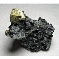 Glänzende Kristalle Chalcopyrit Mit Mikrokristallen Sphalerit Und Quarz, Madan, Bulgarien, Mineral, Natürlicher Kristall, N1823 von Madanminerals