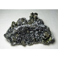 Großer Glänzender Pyrit Mit Sphalerit Und Quarz Aus Der Berühmten Krushev Dol Mine, Madan, Bulgarien, Mineral, Natürlicher Kristall, N1792 von Madanminerals