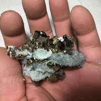 Toller Glänzender Pyrit Auf Quarz Aus Madan, Bulgarien, Mineral, Naturkristall, Heilkristall, Wohnkultur, N3180 von Madanminerals
