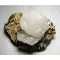 Unglaublich Seltener Calcit Und Dolomit Mit Sphalerit Auf Einzelnen Mikrokristallen Quarz, Madan, Bulgarien, Mineral, N2575 von Madanminerals