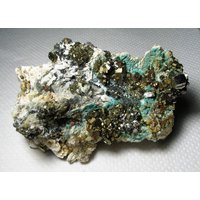 Wunderschöner Doppelseitiger Pyrit Mit Mikrokristallen Malachit Auf Quarz, Bulgarien, Mineral, Naturkristall, Malachit, Pyrit, N3211 von Madanminerals