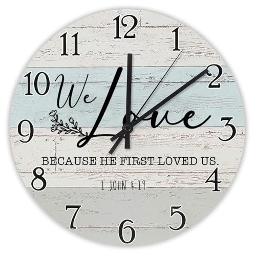 Madcolitote Wanduhr mit religiösem Glaube, große Wanduhr, 30,5 cm, "We Love Because He First Jesus", Bibelvers, Dekoration, Ruhestand, Wohnzimmer, Dekoration, Geschenk für Mann, Frau, Freund Madcolitote Wanduhr mit religiösem Glaube, große Wanduhr, 30,5 cm, "We Love Because He First Jesus", Bibelvers, Dekoration, Ruhestand, Wohnzimmer, Dekoration, Geschenk für Mann, Frau, Freund von Madcolitote