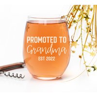Befördert Zur Oma, Schwangerschaftsankündigung Großeltern Weinglas, Schwangerschaft Offenbaren An Oma Est Glas, Baby Reveal Ideen von MaddieandCoGifts