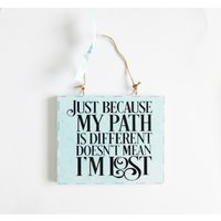 Unterschiedlicher Weg Inspirierendes Leben Zitat Wandtafel Ermächtigen Achtsamkeit Zeichen Wohnkultur Positiv Sinnvolle Geschenkidee Freunde Familie von MaddisonGifts