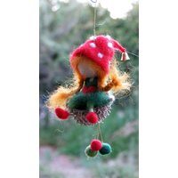 Nadel Gefilzter Weihnachtselfe Ornament Waldorf Inspirierter Zwerg von Made4uByMagic