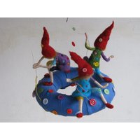 Nadel Gefilztes Mobile Nach Waldorf Art - Die Knopfdiebe von Made4uByMagic