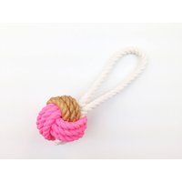 Ornament - Hot Pink & Gold Bemalter Affenfaustknoten von MadeByCassandraSmith