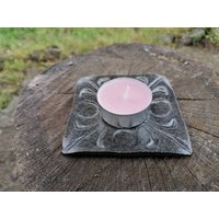 Teelicht Kerzenhalter Aus Eisen. Metall Viereckige Platte Für Teelicht. Räucherkegel Halter von MadeByHandAndSmile