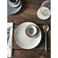 Runde Natürliche Unpigmentierte Beton Servierplatte Runde Natürliche Unpigmentierte Beton Servierplatte von MadeByRheal