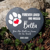 Heartfelt Haustier-Gedenk-Schiefer-Plakette - Passen Sie Ihren Tribut in Dunkelgrauem Herz-stein An 25 X cm, 10 Pelziger Freund-Tribut von MadeForYouPrint