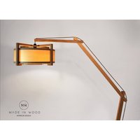 Moderne Stehleuchte Aus Massivem Eiche Und Eschefurnier. Moderner Bogen-Stil von MadeInWoodLv