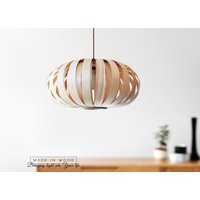 Pendelleuchte Wunderschöne Esche Und Birke Moderne Naturholzfurnier Exclusive Lampe Lampenschirm Beleuchtung Terrassenleuchte Hängelicht von MadeInWoodLv