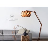 stehlampe Aus Holz - Sapele | Rotholz. Moderne Design Bogenlampe von MadeInWoodLv