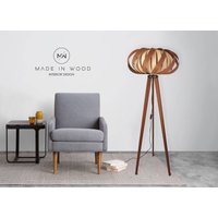 stehlampe Aus Rotholz | Sapele. Dreibein-stil. Gedrehtes Modell. Gerne Kann Auch Eine Passende Pendel/Deckenleuchte Erworben Werden von MadeInWoodLv