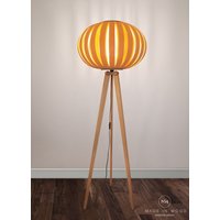 stehlampe. Dreibein-stil. Warmes Und Natürliches Licht. Möglich, Als Pendelleuchte Zu Bestellen. Verschiedene Farbtöne Verfügbar von MadeInWoodLv