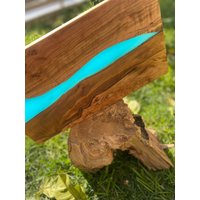 Holz Epoxidharz Servierbrett | Aqua Blue Handgefertigtes Tablett Im Einzigartigen Madeofolivewood Design von MadeOfOliveWood