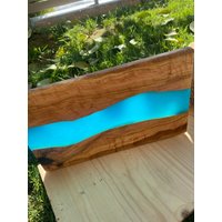 Holz Epoxidharz Servierbrett | Natürliches Aqua Blau| Handgemachtes Brett Im Einzigartigen Madeofolivewood Design von MadeOfOliveWood