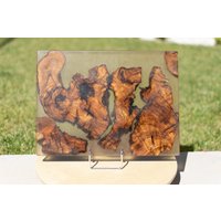 Holz Epoxidharz Servierbrett | Transparent Grau Handgemachtes Brett Im Einzigartigen Madeofolivewood Design von MadeOfOliveWood