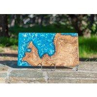 Holz Epoxidharz Servierbrett in Hellblau | Handgemachtes Brett Im Einzigartigen Madeofolivewood Design von MadeOfOliveWood