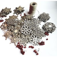 Laser Geschnittene Holz Schneeflocke Ornamente Rustikales Weihnachtsdekor Set von MadeWithLoveByAleksi