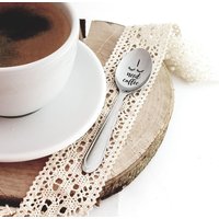 Löffel Mit Gravur I Need Coffee - Lustiges Geschenk Für Kaffeeliebhaber von MadeWithLoveByAleksi
