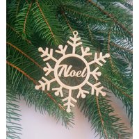 Personalisierte Holz Schneeflocke Weihnachtsverzierung Laser Geschnittene Rustikale Dekoration von MadeWithLoveByAleksi