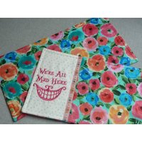 Grinsekatze Mug Rug Bestickt Mit We Are All Mad Here Tischset Platzdecke Kaffeetasse Grinsekatze Mug Rug Bestickt Mit We Are All Mad Here Tischset Platzdecke Kaffeetasse von MadebyHeidiRohrmoser