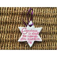 Dekoration Aus Ton "Erfahrung Ist Einfach Der Name, Den Wir Unseren Fehlern Geben" von MadebySarahxBoutique
