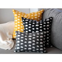 Doppelseitiger Elephant-Kissenbezug Aus 100% Leinen Von Svenskt Tenn. 40x40 cm. Die Meisten Farben Und Größen Sind Auf Bestellung Erhältlich von MadebyUDesign