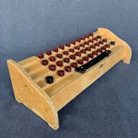 Retro Holz Schreibmaschine Üben Tastatur. Vintage Typing Dactylographie Lernwerkzeug. Schreibtisch Kuriosität Schrank Dekor Liefern von MademoiselleChipotte