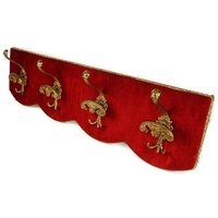 Vintage Rote Samt Garderobe, Große Garderobe Mit Messinghaken, Roter Kleiderständer Goldbesatz von MademoiselleElleShop