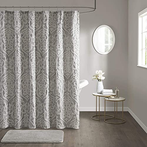 Madison Park Odette Duschvorhang aus Stoff, luxuriös, strukturierter Jacquard, Damast-Medaillon, maschinenwaschbar, Moderne Badezimmerdekoration, Badewannen-Sichtschutz, 183 x 183 cm, Silber von Madison Park
