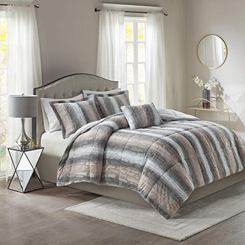Madison Park Zuri Weiches Plüsch-Steppbett aus Kunstfell, Tier-Streifen-Design, Kunstnerz auf der Rückseite, Moderne Ganzjahres-Bettwäsche-Set mit passendem Kissenbezug, Kingsize, Blush/Grau Madison Park Zuri Weiches Plüsch-Steppbett aus Kunstfell, Tier-Streifen-Design, Kunstnerz auf der Rückseite, Moderne Ganzjahres-Bettwäsche-Set mit passendem Kissenbezug, Kingsize, Blush/Grau von Madison Park
