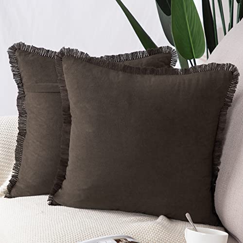 Madizz 2er Set Kissenbezügen aus Wildleder mit Fransenquasten Weiche dekorative Kissenbezüge für Sofa Schlafzimmer Kissenhülle Dunkelbraun 65x65 cm Quadrat von Madizz