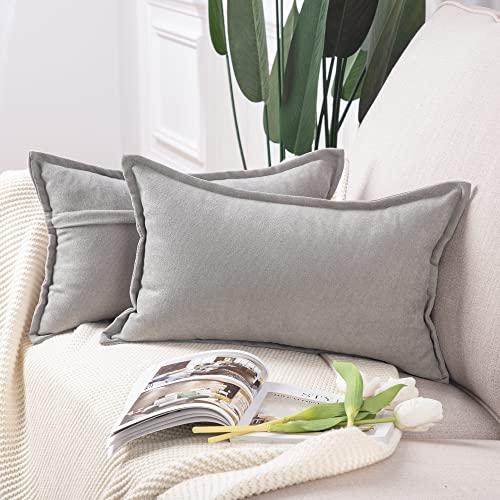 Madizz 2er Set kurzen Chenille Zierkissenbezüge weicher dekorativer Kissenbezug für Sofa, Schlafzimmer Kissenhülle Hellgrau 30x50 cm Rechteckig von Madizz