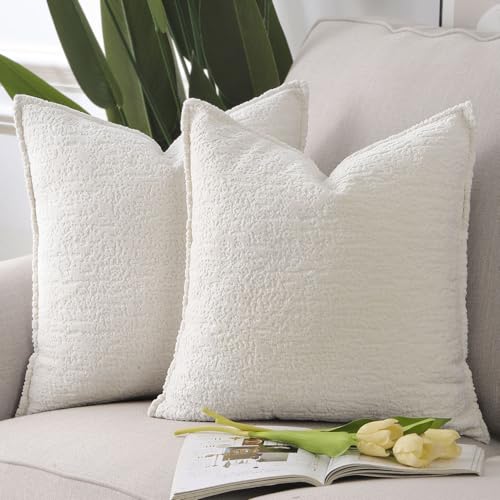 Madizz 2er Set Chenille Samt Kissenbezüge mit Rand Dekorativ Weiche neutrale Wurfkissen für Sofa Boho Akzent Zierkissenbezüge für Schlafzimmer Wohnzimmer Weiß 40x40 cm Madizz 2er Set Chenille Samt Kissenbezüge mit Rand Dekorativ Weiche neutrale Wurfkissen für Sofa Boho Akzent Zierkissenbezüge für Schlafzimmer Wohnzimmer Weiß 40x40 cm von Madizz
