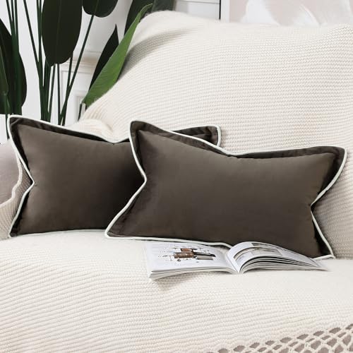 Madizz 2er Set Samt Fransen Zierkissenbezügen 40 x 80 cm Dunkler Taupe weiche Kissenbezug für Sofa, Schlafzimmer und Kissenhülle Madizz 2er Set Samt Fransen Zierkissenbezügen 40 x 80 cm Dunkler Taupe weiche Kissenbezug für Sofa, Schlafzimmer und Kissenhülle von Madizz