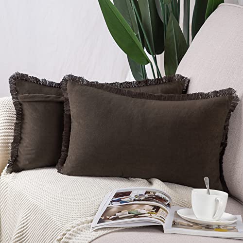 Madizz 2er Set Kissenbezügen aus Wildleder mit Fransenquasten Weiche dekorative Kissenbezüge für Sofa Schlafzimmer Kissenhülle Dunkelbraun 30x50 cm Rechteckig von Madizz