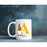 Wölfe Alphabet Gnome Tasse | Wolverhampton Wanderers Geburtstagsgeschenk Dad Grandad Personalisiert Fußball Geschenk von Maevii