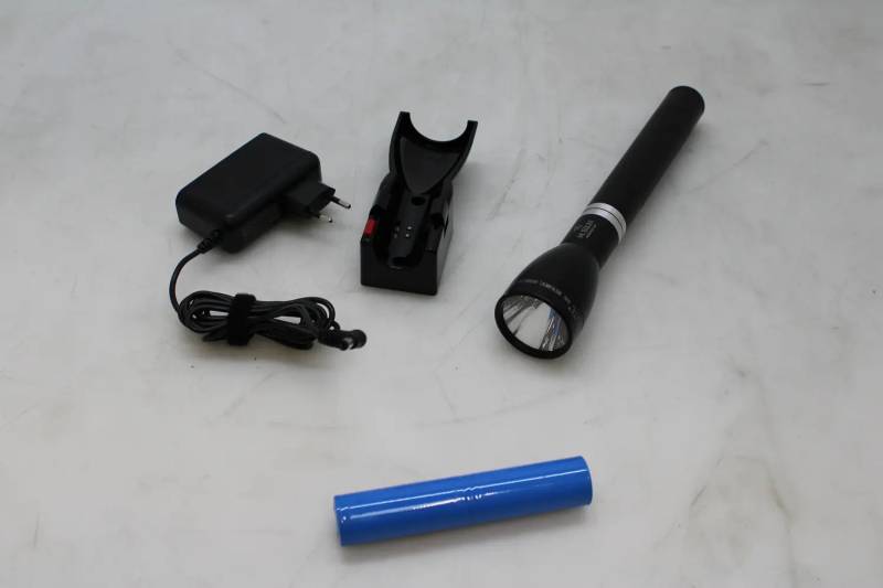 D-Ware Mag Lite Ml150 Lrx Taschenlampe Leuchte Led Schwarz Akku Ladestation Defektware D-Ware Mag Lite Ml150 Lrx Taschenlampe Leuchte Led Schwarz Akku Ladestation Defektware von Mag-Lite