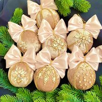 Samtfarbene Strasskugeln. Beige Gold Weihnachtsanhänger. Christbaumkugel, Luxe Juwelenverzierungen. Handgefertigte Kugeln Set von MaggiArtStore