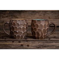 Set Von Zwei Handgefertigten Gerippten Tassen || Rustikale Tasse, Facettierte Kuschelige Kaffeetasse, Braune Wabi Sabi Tassen, Handgemachte Keramik von MagicCeramicsShop