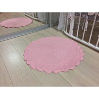 Rosa Gehäkelter Rundteppich, Wohnzimmer Teppich, Schlafzimmerteppich, Kinderdecke, Strickteppich von MagicKnitShop