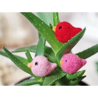 Gefilzte Mini-Vögel, Handgemachte Spielzeug Vögel, Ostervögel, Frühling Ornament Kleine Baby-Dusche-Dekor, Ostern Korb Geschenk Für Kind von MagicSolarWind