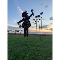 Diana Mae I Bring You Flowers Große Metall Vintage Silhouette Für Den Garten Yard Art Oder Memorial Skulptur/Schattenkunst Gartenwände Diana Mae I Bring You Flowers Große Metall Vintage Silhouette Für Den Garten Yard Art Oder Memorial Skulptur/Schattenkunst Gartenwände von MagicalRubbish