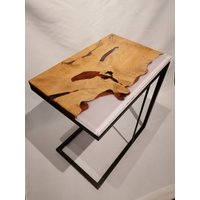 Ein Eleganter Beistelltisch Für Ihr Zuhause. 60 X 40 68. Nr. 5. Zweiter Tisch Aus Der Kollektion. Nummer 1 Ist Verkauft Ein Eleganter Beistelltisch Für Ihr Zuhause. 60 X 40 68. Nr. 5. Zweiter Tisch Aus Der Kollektion. Nummer 1 Ist Verkauft von Magicandwood