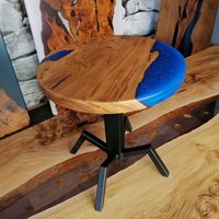 Spider. Ein Runder Kaffeetisch Aus Massivholz Und Kunstharz von Magicandwood